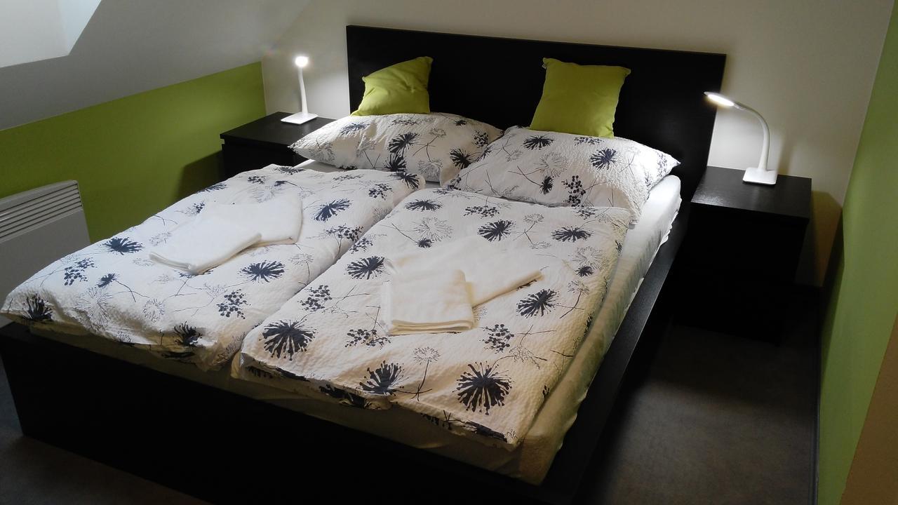 Bed & Parking Eurobit Bed & Breakfast Hrusky  Exterior photo